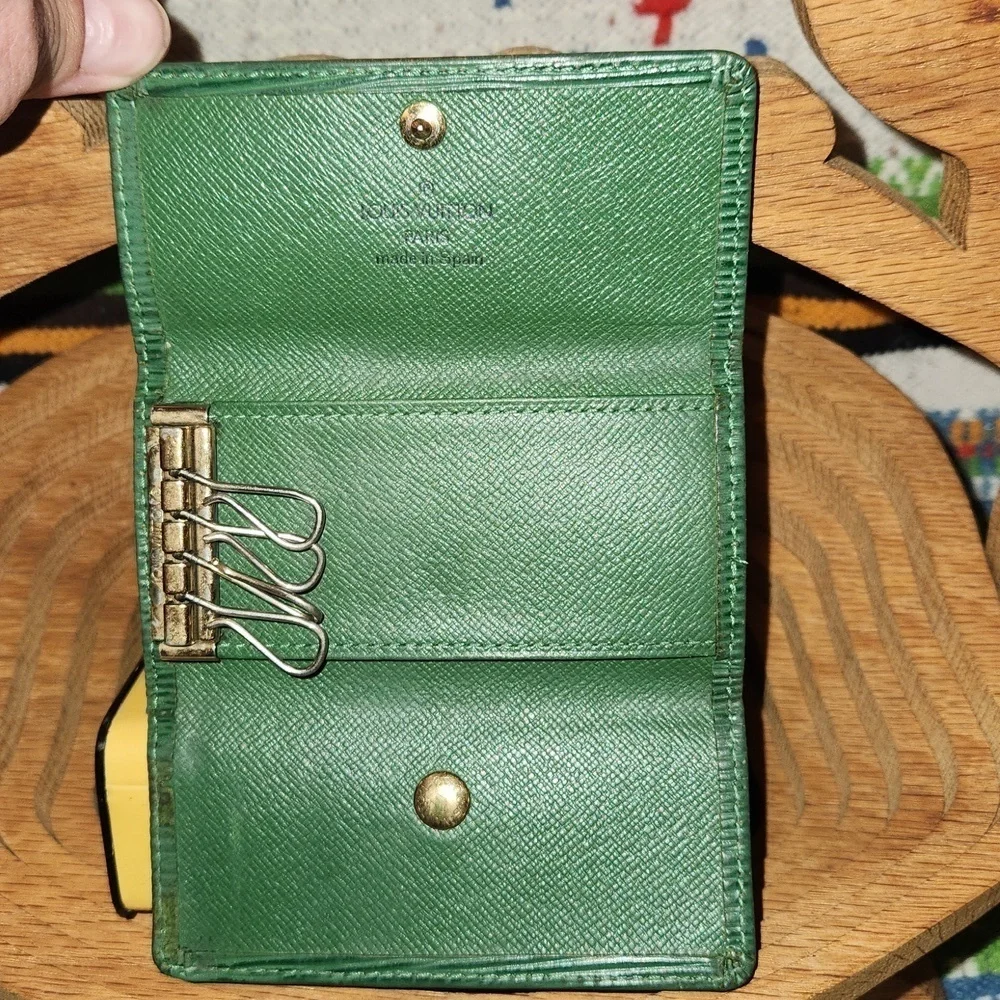 AUTHENTIC Louis Vuitton Green Epi Key Card Holder